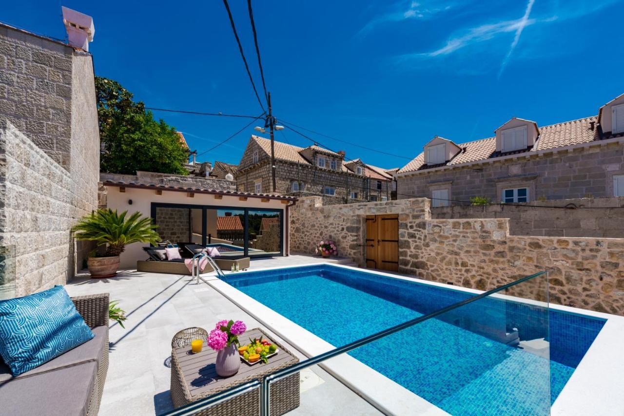 Villa Luigi With A Pool ツァヴタット エクステリア 写真