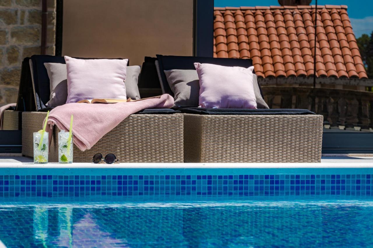 Villa Luigi With A Pool ツァヴタット エクステリア 写真