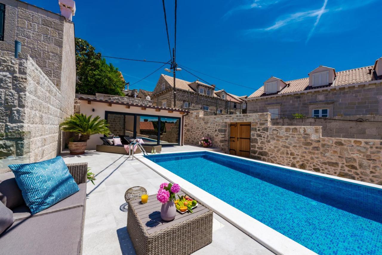 Villa Luigi With A Pool ツァヴタット エクステリア 写真