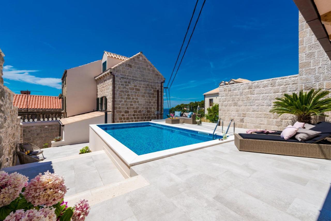 Villa Luigi With A Pool ツァヴタット エクステリア 写真